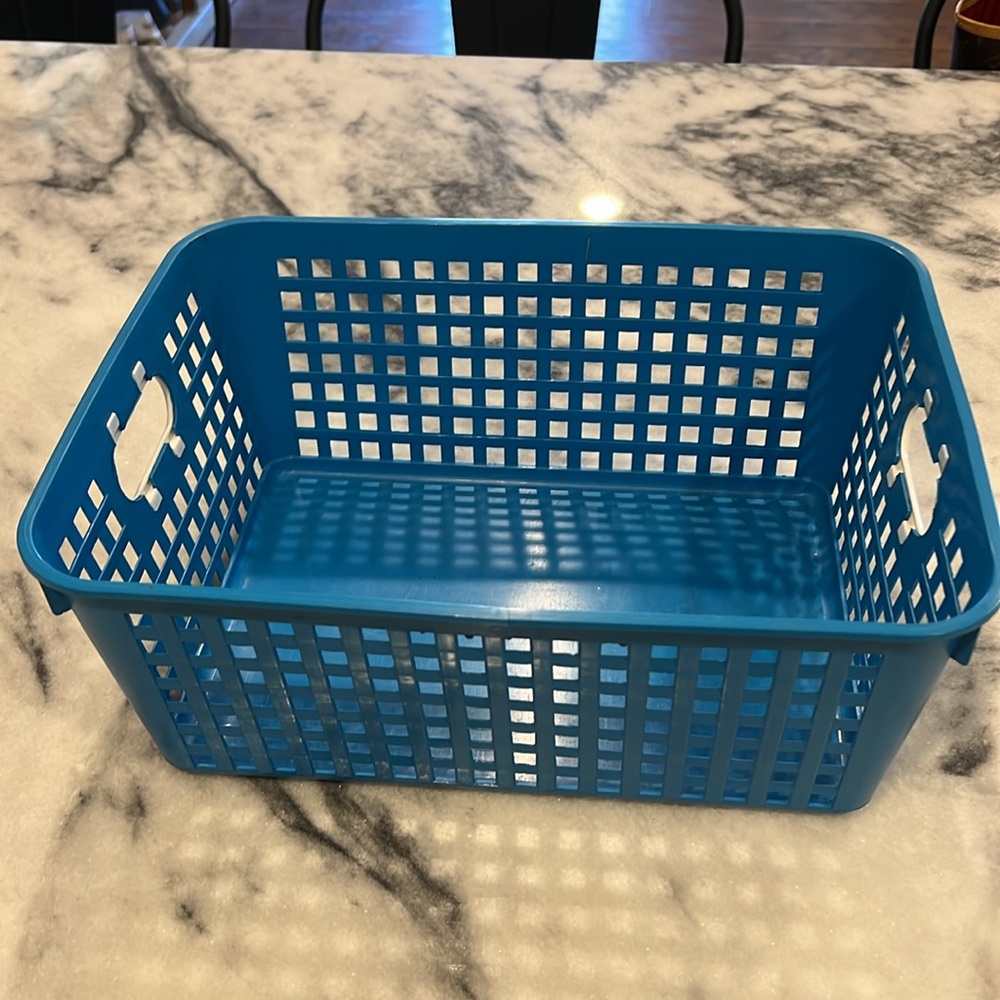 Blue basket - Picture 2 of 5